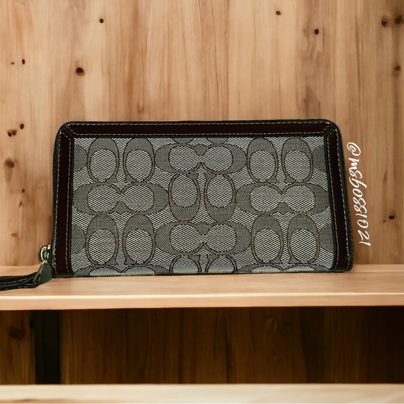 Coach Signature Canvas Long Zip Around Wallet Brown BRAND NEW - Picture 1 of 3